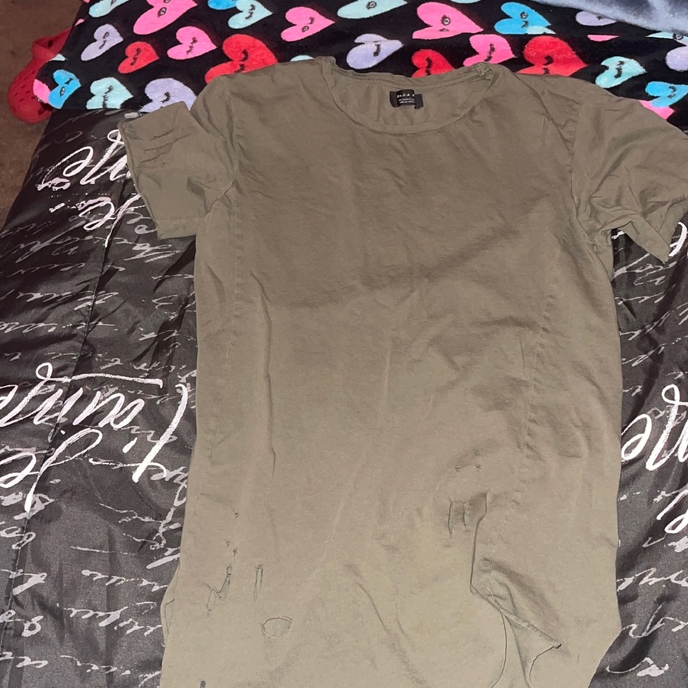 wore once jus getting rid of clothes i no longer wear.